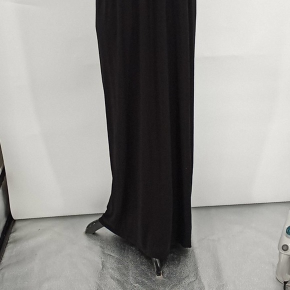 Elegant Black Maxi Dress - Picture 2 of 11